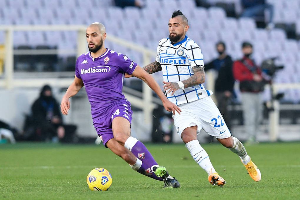 Sofyan Amrabat of ACF Fiorentina and Arturo Vidal of FC Internazionale compete for the ball during the Coppa Italia match between Fiorentina and FC Internazionale at Stadio Artemio Franchi, Florence, Italy on 13 January 2021. PUBLICATIONxNOTxINxUK Copyright: xGiuseppexMaffiax 28070109