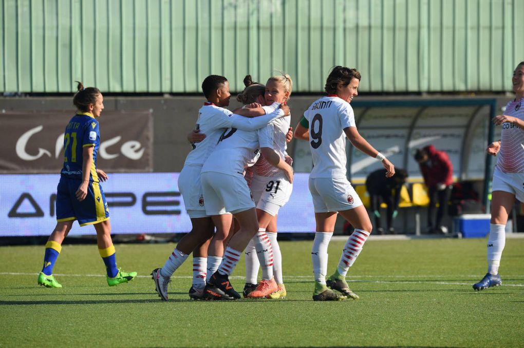 Milan players celebrate after scoring a goal during Hellas Verona Women vs AC Milan, Italian football Serie A Women match in Verona, Italy, January 16 2021 PUBLICATIONxINxGERxSUIxAUTxONLY Copyright: xLiveMedia/GiancarloxDallaxRivax/x/xLiveMediax 0