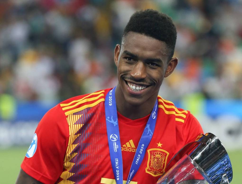 Junior Firpo of Spain celebrates with the Winners Trophy during the UEFA Under-21 Championship match at Stadio Friuli. Picture date: 30th June 2019. Picture credit should read: Jonathan Moscrop/Sportimage PUBLICATIONxNOTxINxUK SPI-0108-0250