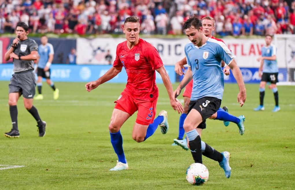 Sep 10, 2019: US Men s national team, Nationalteam defender Aaron Long (3) looks to cut off the crossing attempt of Uruguay defender Matias Vina (3) during the final match before the Concacaf Nations League as the United States Men s National Team hosted Uruguay at Busch Stadium in St. Louis City, MO Ulreich/CSM Soccer 2019: USMNT vs Uruguay Sep 10 - ZUMAc04_ 20190910_zaf_c04_016 Copyright: xRichardxUlreichx
