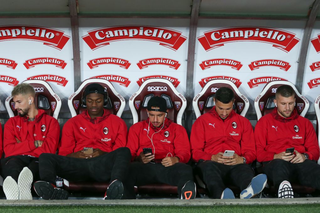 Samuel Castillejo apart, Rafael Leao, Ismael Bennacer, Rade Krunic and Ante Rebic of AC Milan all pictured using mobile phones in the dugout before the Serie A match at Stadio Grande Torino, Turin. Picture date: 26th September 2019. Picture credit should read: Jonathan Moscrop/Sportimage PUBLICATIONxNOTxINxUK SPI-0224-0136
