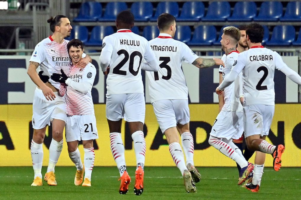 CAGLIARI, ITALY - JANUARY 18: Zlatan Ibrahimovic of Milan celebrates his goal 0-2 during the Serie A match between Cagliari Calcio and AC Milan at Sardegna Arena on January 18, 2021 in Cagliari, Italy. (Photo by Enrico Locci/Getty Images)
