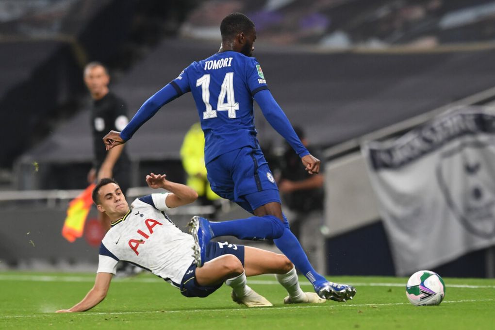 Tottenham Hotspur's Spanish defender Sergio Reguilon (L) tackles Chelsea's Canadian-born English defender Fikayo Tomori during the English League Cup fourth round football match between Tottenham Hotspur and Chelsea at Tottenham Hotspur Stadium in London, on September 29, 2020. (Photo by NEIL HALL / AFP) / RESTRICTED TO EDITORIAL USE. No use with unauthorized audio, video, data, fixture lists, club/league logos or 'live' services. Online in-match use limited to 120 images. An additional 40 images may be used in extra time. No video emulation. Social media in-match use limited to 120 images. An additional 40 images may be used in extra time. No use in betting publications, games or single club/league/player publications. / (Photo by NEIL HALL/AFP via Getty Images)