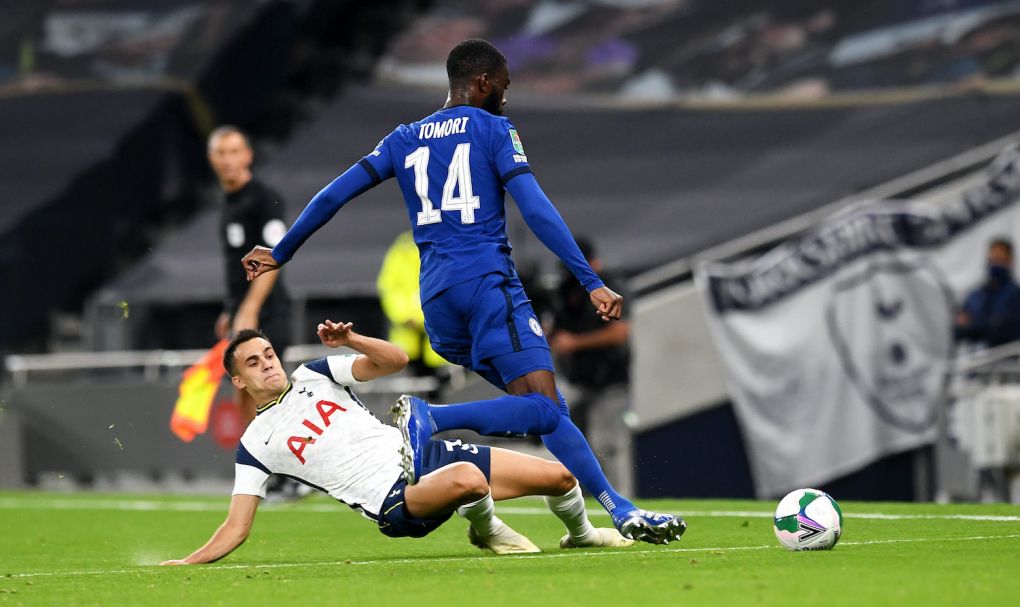 LONDON, ENGLAND - SEPTEMBER 29: Sergio Reguilon of Tottenham Hotspur is challenged by Fikayo Tomori of Chelsea during the Carabao Cup fourth round match between Tottenham Hotspur and Chelsea at Tottenham Hotspur Stadium on September 29, 2020 in London, England. Football Stadiums around United Kingdom remain empty due to the Coronavirus Pandemic as Government social distancing laws prohibit fans inside venues resulting in fixtures being played behind closed doors. (Photo by Neil Hall - Pool/2020 Getty Images)