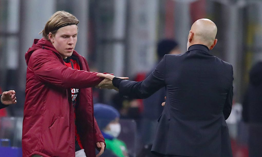 Jens Petter Hauge of AC Milan shakes hands with Stefano Pioli Head coach after being substituted during the Serie A match at Giuseppe Meazza, Milan. Picture date: 6th January 2021. Picture credit should read: Jonathan Moscrop/Sportimage PUBLICATIONxNOTxINxUK SPI-0834-0035