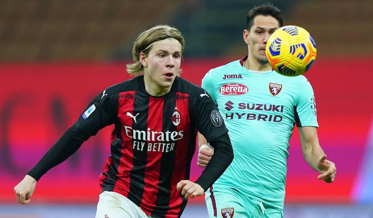 Norwegian journalist analyses Hauge’s season and doesn’t rule out loan: “He needs to play”