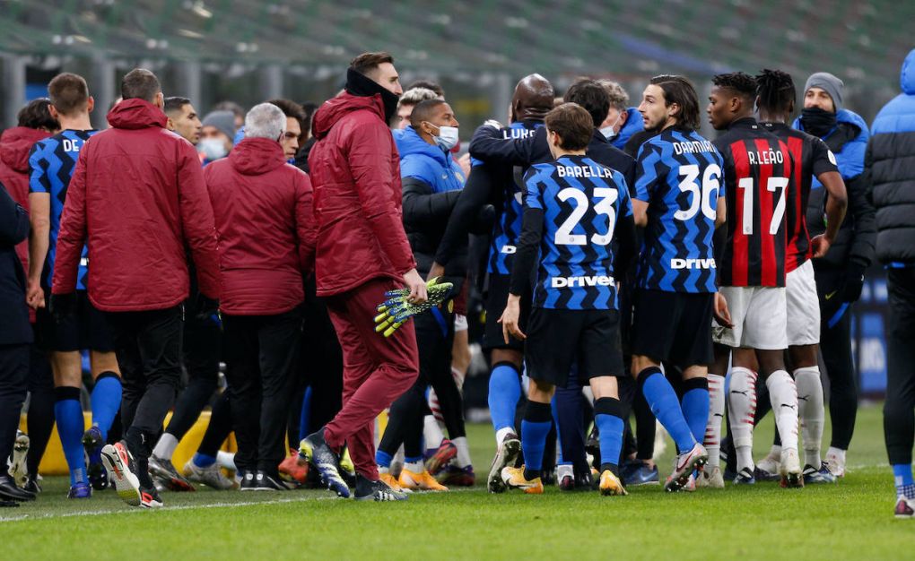 Fuﬂball, Coppa Italia, Inter Mailand - AC Mailand Romelu Lukaku FC Internazionale and the rest of the team angry with Zlatan Ibrahimovic AC Milan after verbal dispute at the end of the first half during FC Internazionale vs AC Milan, Italian football Coppa Italia match in Milan, Italy, January 26 2021 PUBLICATIONxINxGERxSUIxAUTxONLY Copyright: xLiveMedia/FrancescoxScaccianocex/xLiveMediax 0