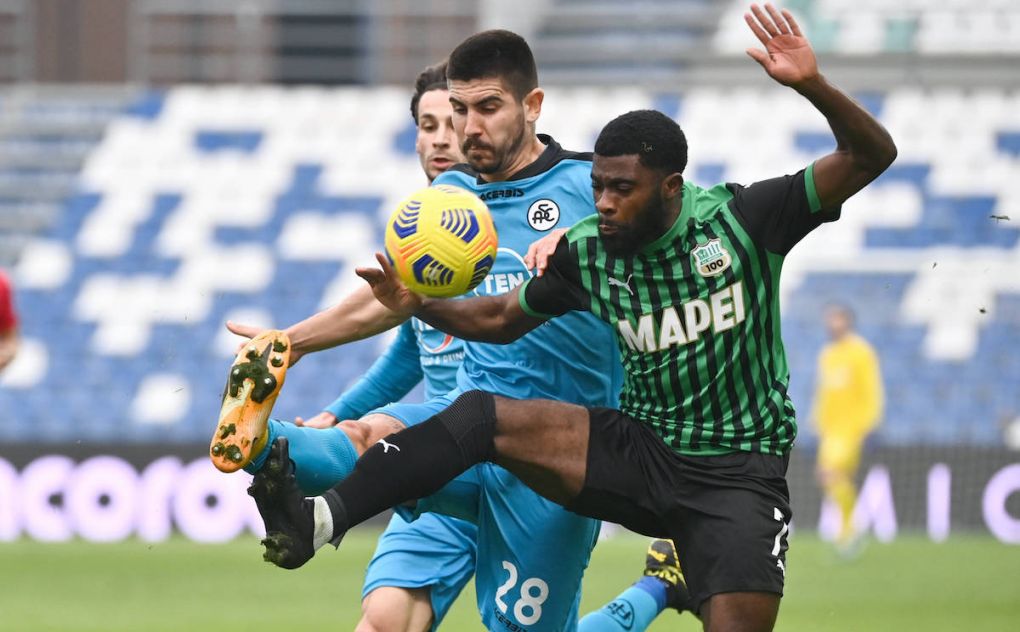 Photo Massimo Paolone/LaPresse February 6, 2021 Reggio Emilia, Italy soccer Sassuolo vs Spezia - Italian Football Championship League A TIM 2020/2021 - Mapei stadium In the pic: Jeremie Boga U.S.Sassuolo competes for the ball with Martin Erlic Spezia Calcio PUBLICATIONxINxGERxSUIxAUTxONLY Copyright: xMassimoxPaolone/LaPressex