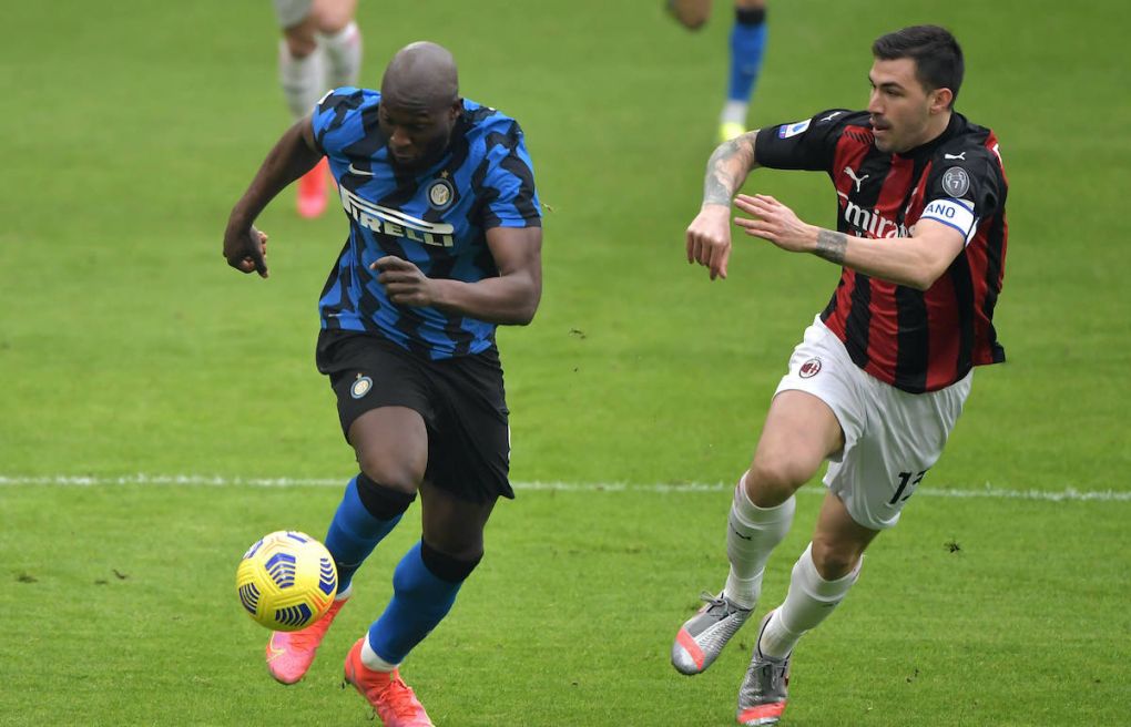 Romelu Lukaku of FC Internazionale and Alessio Romagnoli of AC Milan vie for the ball during the Serie A football match between AC Milan and FC Internazionale at San Siro Stadium in Milano Italy, February 21th, 2021. Photo Andrea Staccioli / Insidefoto andreaxstaccioli