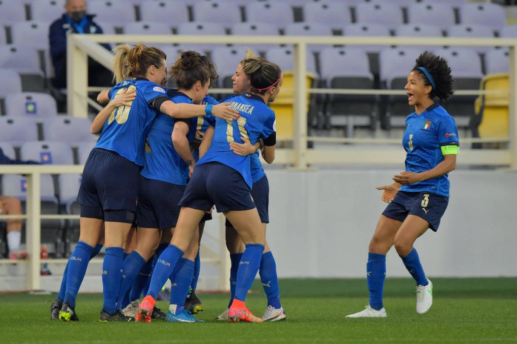 Florence, Italy, 21.02.24 Teammates celebrate Valentina Giacinti 19 Italy after score during UEFA Womens EURO 2022 qualifier group B match between Italy and Israel at Artemio Franchi Stadium in Florence, Italy UEFA Women s EURO 2022 qualifier -Italy v Israel PUBLICATIONxNOTxINxBRA