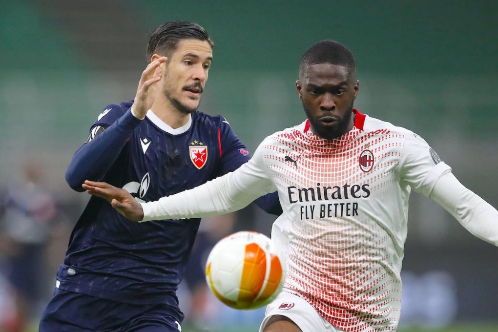 Fikayo Tomori of AC Milan. Focuses on the ball as he is pursued by Diego Falcinelli of FK Crvena zvezda during the UEFA Champions League match at Giuseppe Meazza, Milan. Picture date: 25th February 2021. Picture credit should read: Jonathan Moscrop/Sportimage PUBLICATIONxNOTxINxUK SPI-0923-0003