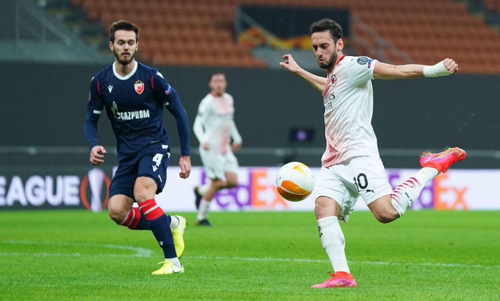 Photo LaPresse - Spada Febraury 25, 2021 Milan Italy Soccer A.C. Milan- Season 2020-2021 - Europa League round of 16 Milan vs Crvena Zvezda In the pic: Hakan Calhanoglu PUBLICATIONxINxGERxSUIxAUTxONLY Copyright: xSpada/LaPressex