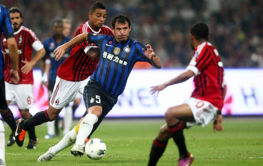Bildnummer: 08335472 Datum: 06.08.2011 Copyright: imago/Imaginechina Dejan Stankovic of Inter Milan, second right, challenges football players of AC Milan during the Italian Super Cup 2011 match at the National Stadium, known as the Birds Nest, in Beijing, China, 6 August 2011. AC Milan beat Inter Milan 2-1 and won the Italian Super Cup 2011. AC Milan beats Inter Milan 2-1 at Italian Super Cup PUBLICATIONxINxGERxONLY pau528321_02; Supercup Fussball ITA Serie A 2012 Asien Asienreise xsp x0x 2011 quer Image number 08335472 date 06 08 2011 Copyright imago Imaginechina Dejan Stankovic of Inter Milan Second Right Challenges Football Players of AC Milan during The Italian Super Cup 2011 Match AT The National Stage AS The Birds Nest in Beijing China 6 August 2011 AC Milan Beat Inter Milan 2 1 and Won The Italian Super Cup 2011 AC Milan Beats Inter Milan 2 1 AT Italian Super Cup PUBLICATIONxINxGERxONLY Supercup Football ITA Series A 2012 Asia Asia trip x0x 2011 horizontal