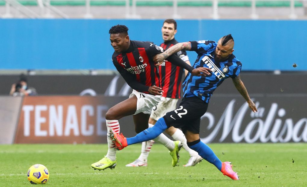 MILAN, ITALY - FEBRUARY 21: Rafael Leao of AC Milan battles for possession with Arturo Vidal of FC Internazionale during the Serie A match between AC Milan and FC Internazionale at Stadio Giuseppe Meazza on February 21, 2021 in Milan, Italy. Sporting stadiums around Italy remain under strict restrictions due to the Coronavirus Pandemic as Government social distancing laws prohibit fans inside venues resulting in games being played behind closed doors. (Photo by Marco Luzzani/Getty Images)