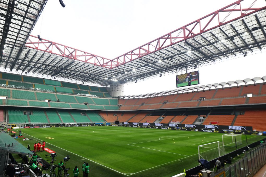 MILAN, ITALY - FEBRUARY 21: A general view inside the stadium prior to the Serie A match between AC Milan and FC Internazionale at Stadio Giuseppe Meazza on February 21, 2021 in Milan, Italy. Sporting stadiums around Italy remain under strict restrictions due to the Coronavirus Pandemic as Government social distancing laws prohibit fans inside venues resulting in games being played behind closed doors. (Photo by Marco Luzzani/Getty Images)