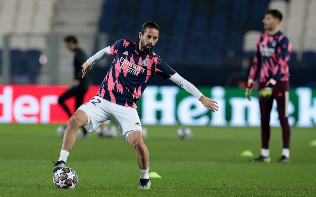 BERGAMO, ITALY - FEBRUARY 24: Isco of Real Madrid warms up prior to the UEFA Champions League Round of 16 match between Atalanta and Real Madrid at Gewiss Stadium on February 24, 2021 in Bergamo, Italy. Sporting stadiums around Italy remain under strict restrictions due to the Coronavirus Pandemic as Government social distancing laws prohibit fans inside venues resulting in games being played behind closed doors. (Photo by Emilio Andreoli/Getty Images)