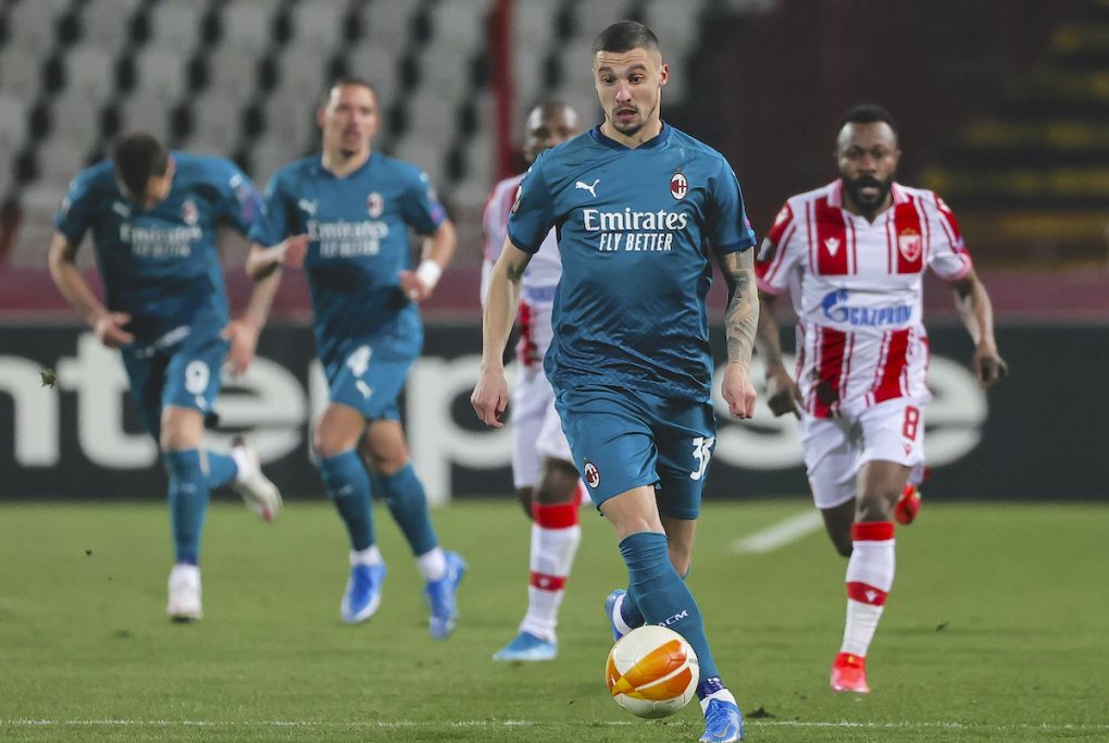 BELGRADE, SERBIA - FEBRUARY 18: Rade Krunic (C) of AC Milan in action during the UEFA Europa League Round of 32 match between Crvena Zvezda and AC Milan at on February 17, 2021 in Belgrade, Serbia. (Photo by Srdjan Stevanovic/Getty Images)