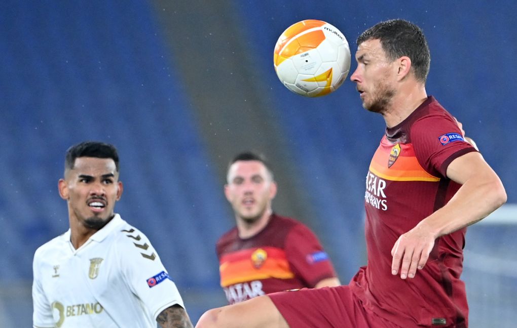 Sporting Braga's Slovenian forward Andraz Sporar (L) fights for the ball with Roma's Bosnian forward Edin Dzeko during the UEFA Europa League round of 32 second-leg football match between AS Roma and Sporting Braga at the Stadio Olimpico in Rome on February 25, 2021. (Photo by Alberto PIZZOLI / AFP) (Photo by ALBERTO PIZZOLI/AFP via Getty Images)Sporting Braga's Slovenian forward Andraz Sporar (L) fights for the ball with Roma's Bosnian forward Edin Dzeko during the UEFA Europa League round of 32 second-leg football match between AS Roma and Sporting Braga at the Stadio Olimpico in Rome on February 25, 2021. (Photo by Alberto PIZZOLI / AFP) (Photo by ALBERTO PIZZOLI/AFP via Getty Images)