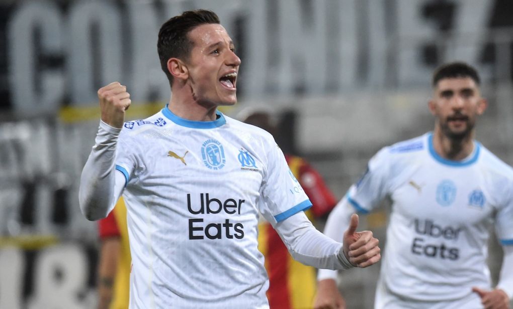 Marseille's Polish forward Arkadiusz Milik (R) celebrates with Marseille's French forward Florian Thauvin after scoring a goal during the French L1 football match between RC Lens and Olympique de Marseille at the Bollaert-Delelis Stadium in Lens on February 3, 2021. (Photo by FRANCOIS LO PRESTI / AFP) (Photo by FRANCOIS LO PRESTI/AFP via Getty Images)