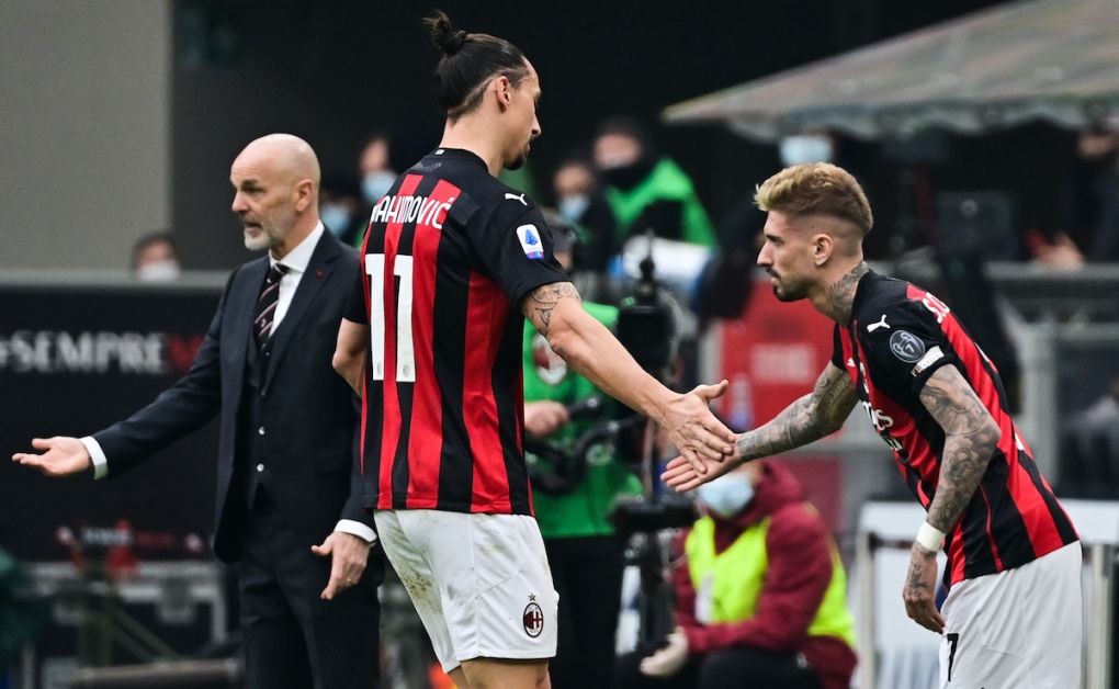 AC Milan's Swedish forward Zlatan Ibrahimovic (C) taps hand with AC Milan's Spanish forward Samuel Castillejo (R) as he is being substituted by AC Milan's Italian coach Stefano Pioli (Rear L) during the Italian Serie A football match AC Milan vs Inter Milan on February 21, 2021 at the San Siro stadium in Milan. (Photo by MIGUEL MEDINA / AFP) (Photo by MIGUEL MEDINA/AFP via Getty Images)