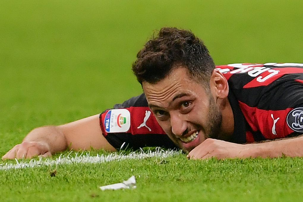 AC Milan's Turkish midfielder Hakan Calhanoglu looks on after falling during the Italian Serie A football match Inter Milan vs AC Milan on October 21, 2018 at the San Siro stadium in Milan. (Photo by Marco BERTORELLO / AFP) (Photo credit should read MARCO BERTORELLO/AFP via Getty Images)