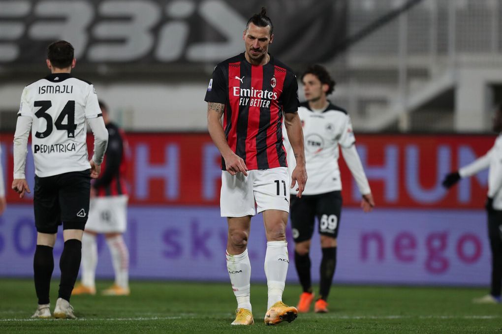 LA SPEZIA, ITALY - FEBRUARY 13: Zlatan Ibrahimovic of AC Milan shows his dejection during the Serie A match between Spezia Calcio and AC Milan at Stadio Alberto Picco on February 13, 2021 in La Spezia, Italy. (Photo by Gabriele Maltinti/Getty Images)