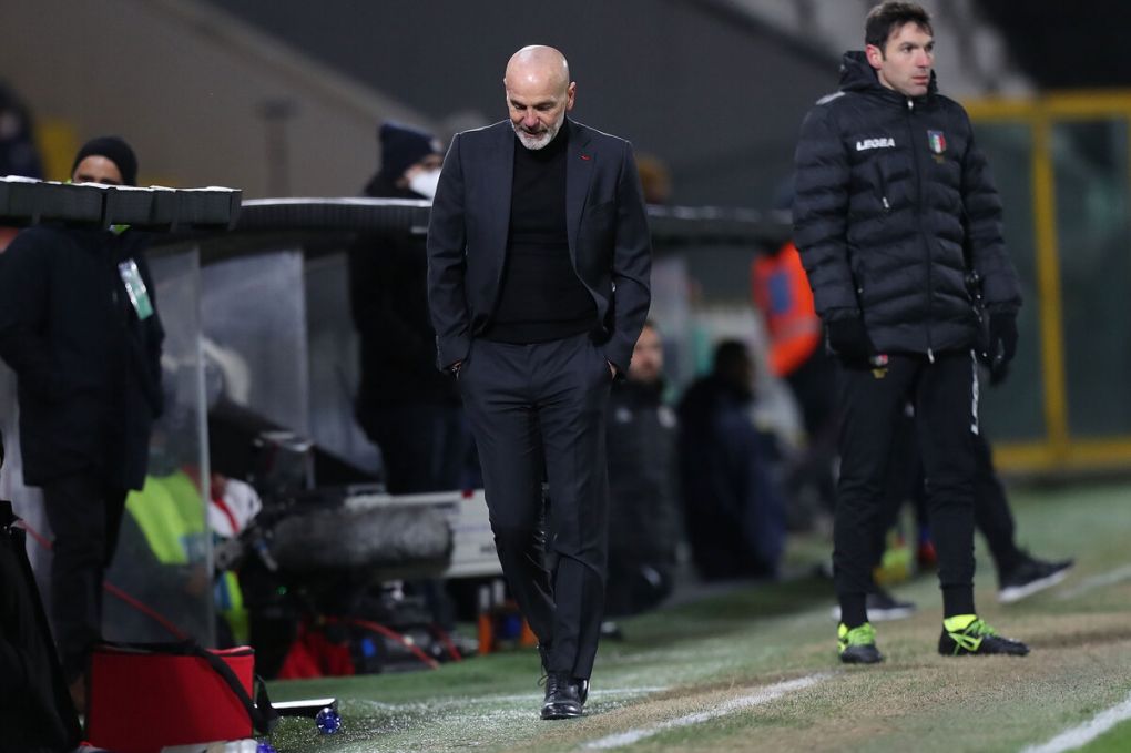 LA SPEZIA, ITALY - FEBRUARY 13: Stefano Pioli manager of AC Milan reacts during the Serie A match between Spezia Calcio and AC Milan at Stadio Alberto Picco on February 13, 2021 in La Spezia, Italy. (Photo by Gabriele Maltinti/Getty Images)