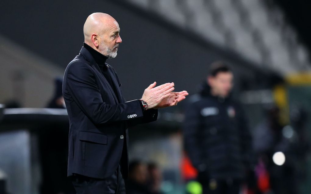 LA SPEZIA, ITALY - FEBRUARY 13: Stefano Pioli manager of AC Milan gestures during the Serie A match between Spezia Calcio and AC Milan at Stadio Alberto Picco on February 13, 2021 in La Spezia, Italy. (Photo by Gabriele Maltinti/Getty Images)