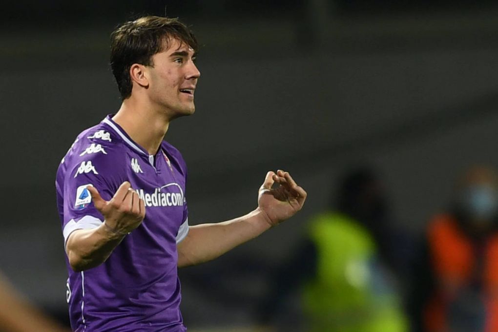 Dusan Vlahovic Fiorentina celebrates after scoring his team s first goal during the Italian Serie A match between Fiorentina 3- 0 Spezia at Artemio Franchi Stadium on February 19, 2021 in Florence, Italy. Noxthirdxpartyxsales PUBLICATIONxNOTxINxJPN 154404071
