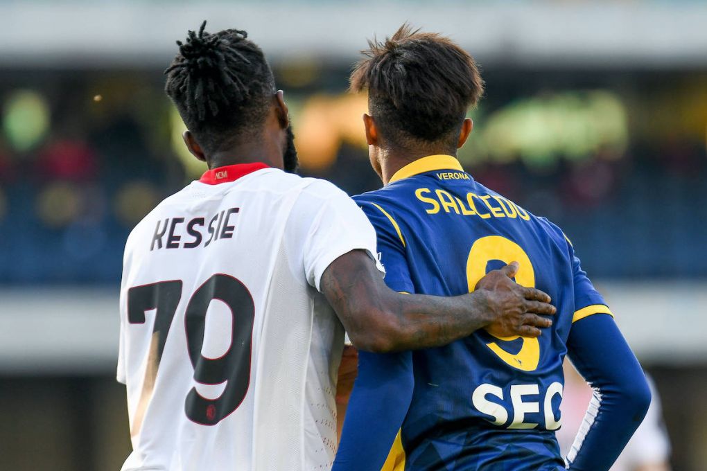 March 7, 2021, Verona, Italy: Verona, Italy, Marcantonio Bentegodi stadium, March 07, 2021, Franck Kessie Milan helps Eddie Salcedo Hellas Verona during Hellas Verona vs AC Milan - Italian football Serie A match Italian football Serie A match - Hellas Verona vs AC Milan, Verona, Italy PUBLICATIONxINxGERxSUIxAUTxONLY - ZUMAl164 20210307_zsa_l164_088 Copyright: xEttorexGriffonix