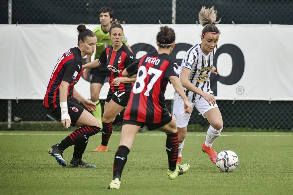 Barbara Bonansea 11 Juventus Women control ball Campionato Nazionale Femminile Serie A 2020 2021 Juventus Women PUBLICATIONxNOTxINxBRA
