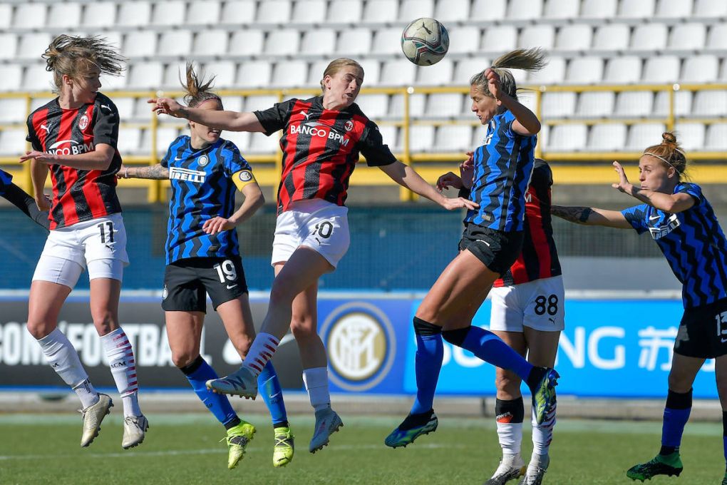Sesto San Giovanni MI, Italy, Natasha Khalila Dowie 10 AC Milan and Julie Martine Debever 17 Inter during the Italian Cup semifinals first leg match between FC Internazionale and AC Milan at Breda Stadium in Sesto S.Giovanni Milan, Italy Italian Cup semifinals first leg - FC Internazionale v AC Milan PUBLICATIONxNOTxINxBRA