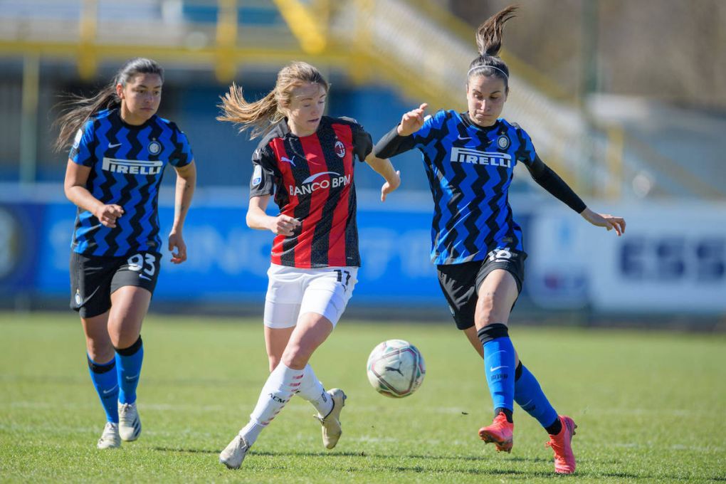 Sesto San Giovanni MI, Italy, Maria Teresa Pandini 18 Inter and Christy Grimshaw 11 AC Milan during the Italian Cup semifinals first leg match between FC Internazionale and AC Milan at Breda Stadium in Sesto S.Giovanni Milan, Italy Italian Cup semifinals first leg - FC Internazionale v AC Milan PUBLICATIONxNOTxINxBRA