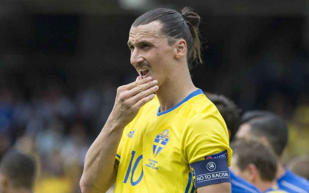 Kapitaen (Kapit‰n) Zlatan IBRAHIMOVIC (SWE), nachdenklich, gruebelnd (gr¸belnd) im Profil; Vorrunde Gruppe E, Spiel M19, Italien (ITA) - Schweden (SWE) 1:0, am 17.06.2016 in Toulouse; Fussball EM 2016 in Frankreich vom 10.06. - 10.07.2016. Captain Captain Zlatan Ibrahimovic SWE contemplative brooding pondering in Profile Fight Group E Game M19 Italy ITA Sweden SWE 1 0 at 17 06 2016 in Toulouse Football euro 2016 in France of 10 06 10 07 2016