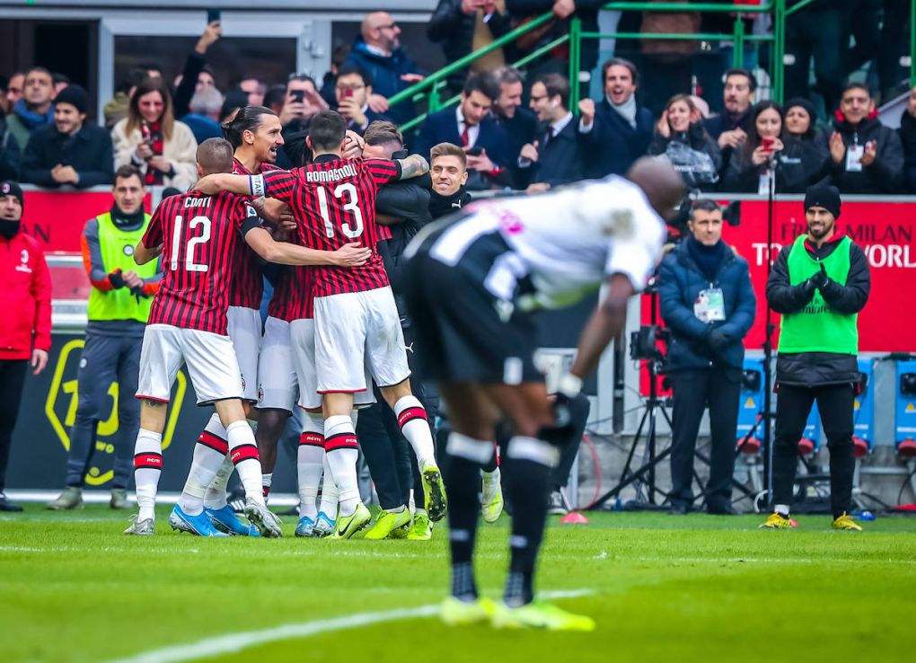 ante rebic of ac milan celebrate with his teammates during Milan vs Udinese, Italian Soccer Serie A Men Championship in Milan, Italy, January 19 2020 PUBLICATIONxINxGERxSUIxAUTxONLY Copyright: xFabrizioxCarabellix/xIPAx/xLivexMediax 0