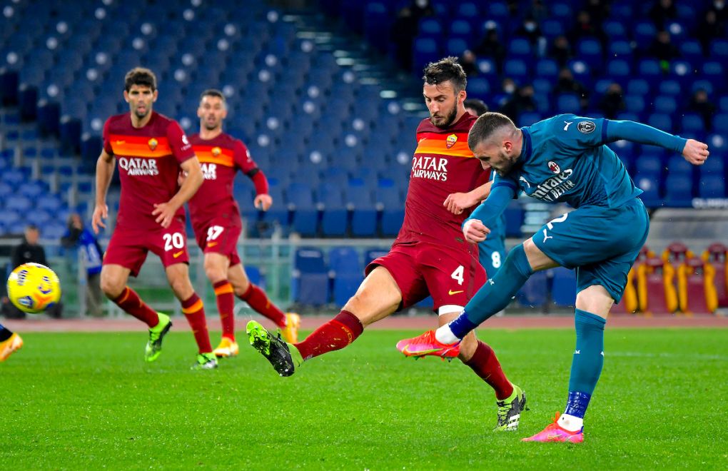 ROME, ITALY - FEBRUARY 28: Ante Rebic of AC Milan competes for the ball with Bryan Cristante of AS Roma ,during the Serie A match between AS Roma and AC Milan at Stadio Olimpico on February 28, 2021 in Rome, Italy. (Photo by MB Media/Getty Images)