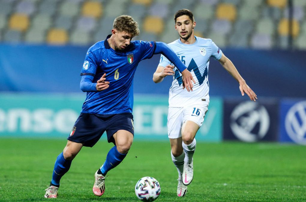 30.03.2021, Ljudski vrt, Maribor, SLO, UEFA U21, U 21 EURO, Italien vs Slowenien, Gruppe B, im Bild Matteo Lovato of Italy vs Adam Gnezda Cerin of Slovenia // during the UEFA U21 Euro group B Match between Italy and Slovenia at the Ljudski vrt in Maribor, Slovenia on 2021/03/30. **** ONLY FOR GERFRAITAESPSUISSEGBR **** *****ATTENTION - OUT of SLO, FRA***** Maribor *** 30 03 2021, Ljudski vrt, Maribor, SLO, UEFA U21 EURO, Italy vs Slovenia, Group B, pictured Matteo Lovato of Italy vs Adam Gnezda Cerin of Slovenia during the UEFA U21 Euro group B Match between Italy and Slovenia at the Ljudski vrt in Maribor, Slovenia on 2021 03 30 ONLY FOR GER FRA ITA ESP SUISSE GBR ATTENTION OUT of SLO, FRA Maribor PUBLICATIONxNOTxINxAUT EP_slo