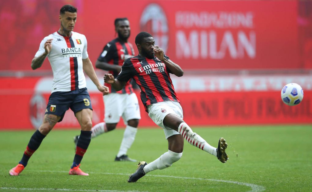 Milan, Italy, 18th April 2021. Fikayo Tomori of AC Milan clears the ball as Gianluca Scamacca of Genoa CFC lurks in his shadows during the Serie A match at Giuseppe Meazza, Milan. Picture credit should read: Jonathan Moscrop / Sportimage PUBLICATIONxNOTxINxUK SPI-1001-0030