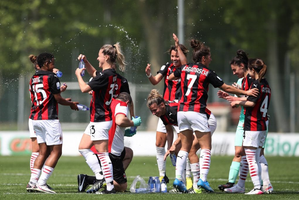 Milan, Italy, 24th April 2021. AC Milan players celebrate following the final whistle of the Coppa Italia Femminile match at Centro Sportivo Vismara, Milan. Picture credit should read: Jonathan Moscrop / Sportimage PUBLICATIONxNOTxINxUK SPI-1018-0050
