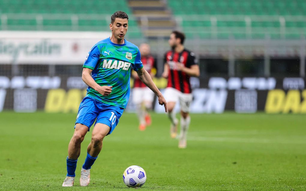 Filip Djuricic of US Sassuolo in action during the Serie A 2020/21 football match between AC Milan vs US Sassuolo at Giuseppe Meazza Stadium, Milan, Italy on April 21, 2021 - Milan Stadio San Siro Milan Italy Copyright: xEPhotopressx SP24-18-037