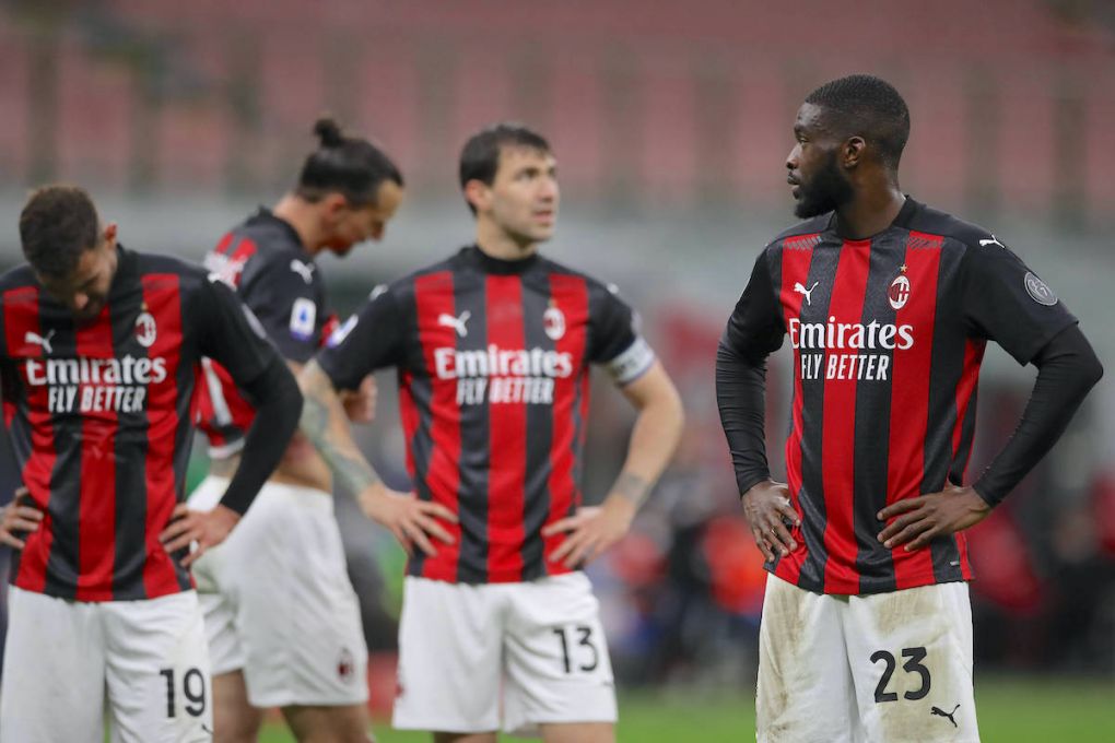 Milan, Italy, 1st May 2021. Fikayo Tomori of AC Milan looks towards team mates Theo Hernandez, Alessio Romagnoli and Zlatan Ibrahimovic during the Serie A match at Giuseppe Meazza, Milan. Picture credit should read: Jonathan Moscrop / Sportimage PUBLICATIONxNOTxINxUK SPI-1027-0034