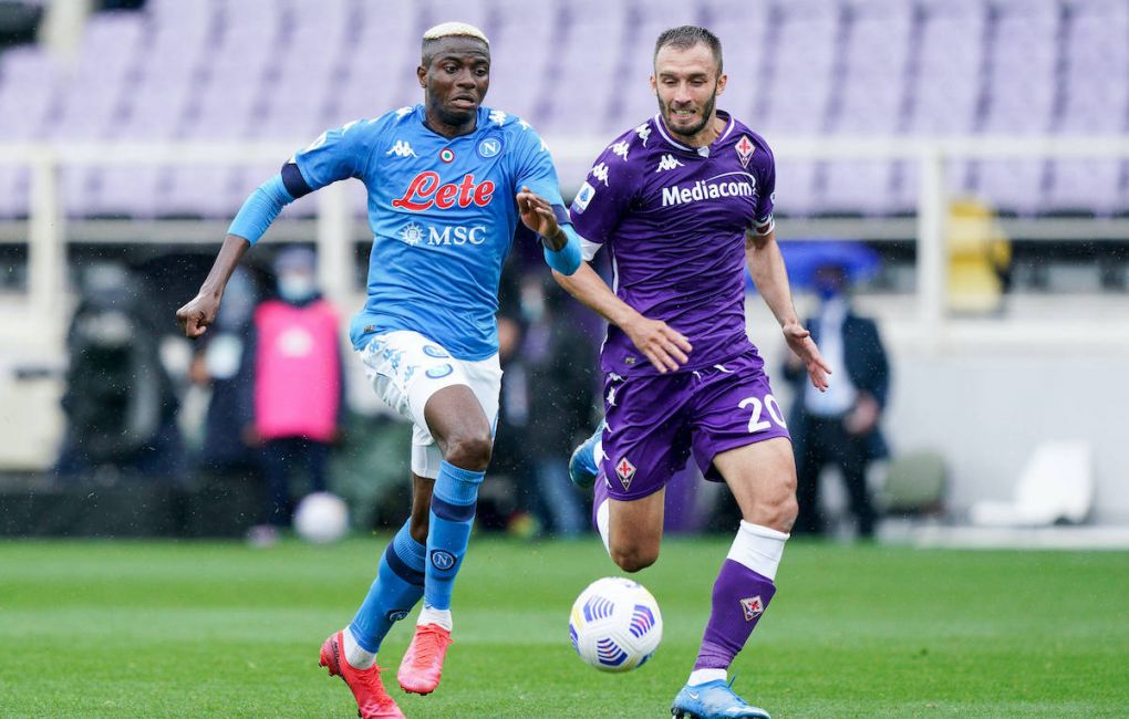 ACF Fiorentina v SSC Napoli - Serie A Victor Osimhen of SSC Napoli and German Pezzella of ACF Fiorentina compete for the ball during the Serie A match between ACF Fiorentina and SSC Napoli at Stadio Artemio Franchi, Florence, Italy on 16 May 2021. Florence Florence Italy maffia-acffiore210516_npDO9 PUBLICATIONxNOTxINxFRA Copyright: xGiuseppexMaffiax
