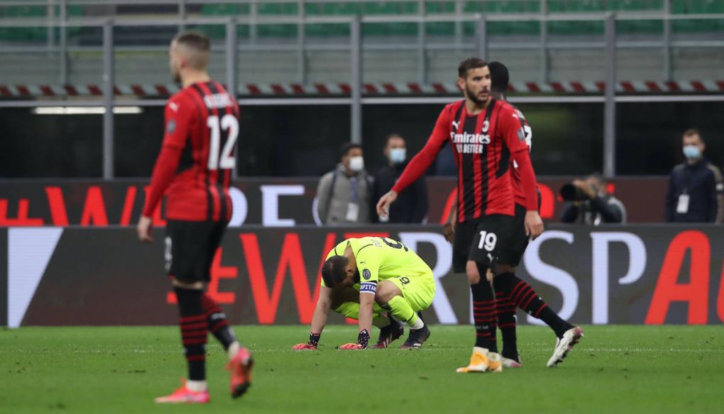 Milan, Italy, 16th May 2021. AC Milan players Theo Hernandez, Fikayo Tomori, Ante Rebic and Gianluigi Donnarumma of AC Milan react following the final whistle of the Serie A match at Giuseppe Meazza, Milan. Picture credit should read: Jonathan Moscrop / Sportimage PUBLICATIONxNOTxINxUK SPI-1051-0015
