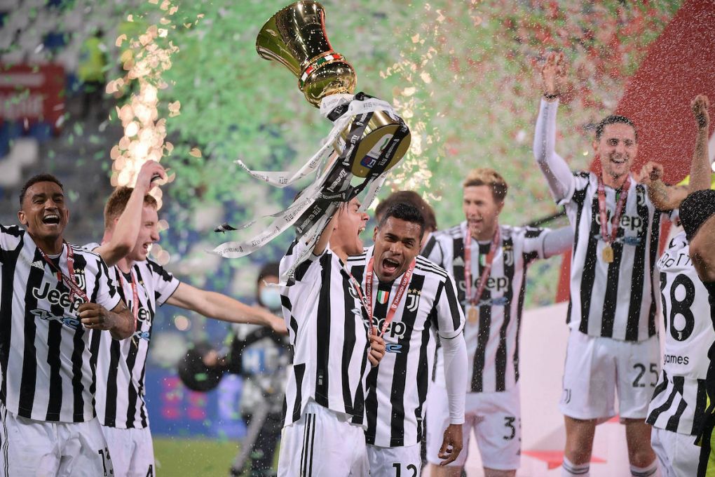 Juventus players celebrate the victory with the trophy at the end of the Italy Cup final football match between Atalanta BC and Juventus FC at Citta del Tricolore stadium in Reggio Emilia Italy, May 19th 2021. Photo Federico Tardito / Insidefoto federicoxtardito