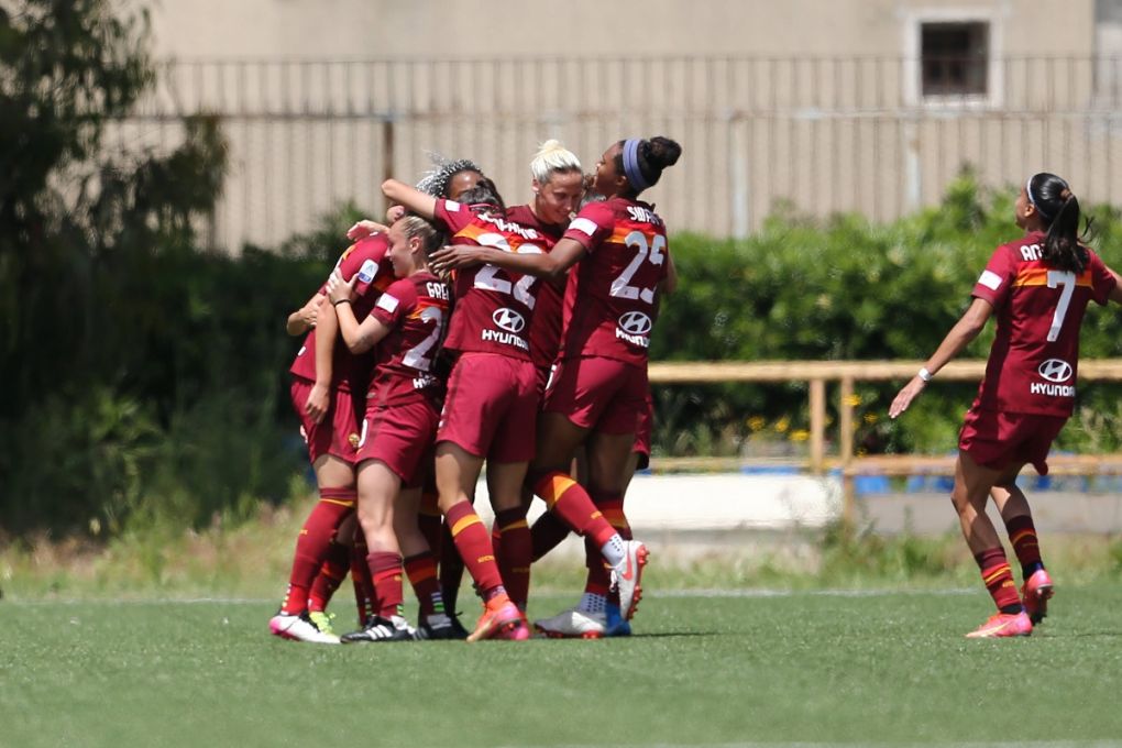 Italy: Serie A women s football match Napoli vs AS Roma Elena Linari AS Roma celebrates after scoring a goal during the Serie A women s football match between Napoli and AS Roma at the Stadio Caduti di Brema, Napoli, Italy, on 22 May 2021 ABPH1747 Copyright: xAntonioxBalascox