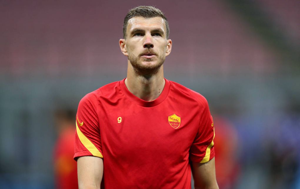 Fc Internazionale - As Roma Edin Dzeko of As Roma during warm up before the Serie A match between Fc Internazionale and As Roma. Milano Stadio Giuseppe Meazza Italy Copyright: xMarcoxCanonierox
