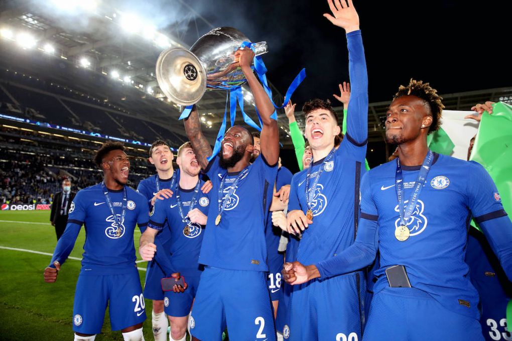 Manchester City v Chelsea - UEFA Champions League - Final - Estadio do Dragao Chelsea s Antonio Rudiger lifts the trophy with team mates following victory in the UEFA Champions League final match held at Estadio do Dragao in Porto, Portugal. Picture date: Saturday May 29, 2021. Editorial use only, no commercial use without prior consent from rights holder. PUBLICATIONxINxGERxSUIxAUTxONLY Copyright: xNickxPottsx 60080103