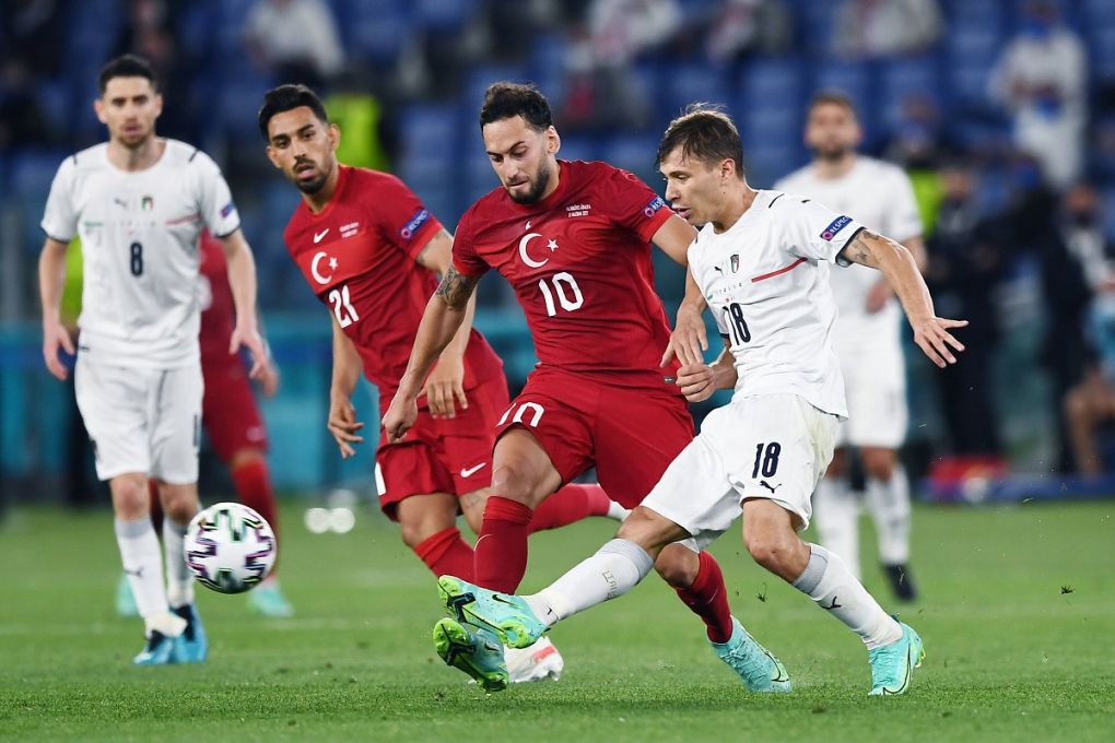 Mg Roma 11/06/2021 - Euro 2020 / Turchia-Italia / foto Matteo Gribaudi/Image nella foto: Nicolo Barella-Hakan Calhanoglu PUBLICATIONxNOTxINxITA