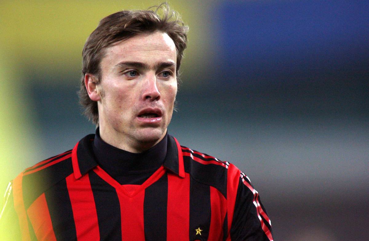 Bildnummer: 01828402 Datum: 03.12.2005 Copyright: imago/IPA Photo Dario Simic (Milan) - PUBLICATIONxNOTxINxITAxNED; Vdig, quer, close Serie A 2005/2006, 1. Italienische Liga, AC Mailand Verona Fuﬂball Herren Mannschaft Italien Einzelbild Aktion Personen