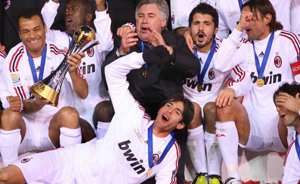 Bildnummer: 09291795 Datum: 16.12.2007 Copyright: imago/Colorsport Kaka (front) and (L-R) Emerson, Cafu, Clarence Seedorf, coach Carlo Ancelotti, Gennaro Gattuso and Paolo Maldini (Milan) celebrate victory . Boca Juniors 2- 4 AC Milan Final of FIFA Club World Cup Japan 2007 Yokohama Stadium, 16/12/07 PUBLICATIONxNOTxINxUK; Fussball Herren FIFA Klub WM Finale Buenos Aires xmk 2007 quer Aufmacher o0 Sieg Weltmeister Klubweltmeister Pokal Troph‰e Objekte Image number 09291795 date 16 12 2007 Copyright imago Color Sports Kaka Front and l r Emerson Cafu Clarence Seedorf Coach Carlo Ancelotti Gennaro Gattuso and Paolo Maldini Milan Celebrate Victory Boca Juniors 2 4 AC Milan Final of FIFA Club World Cup Japan 2007 Yokohama Stage 16 12 07 PUBLICATIONxNOTxINxUK Football men FIFA Club World Cup Final Buenos Aires xmk 2007 horizontal Highlight o0 Victory World Champion Club World Championship Cup Trophy Objects